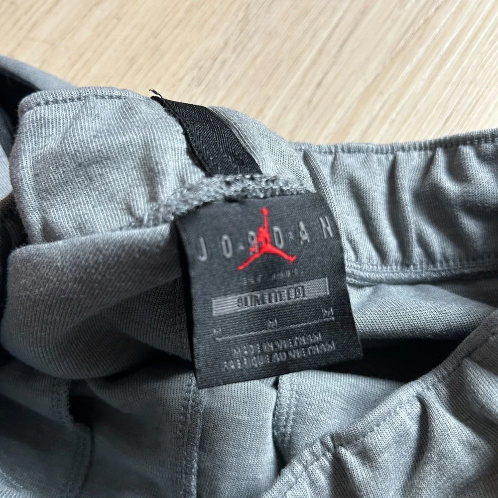 Jordan Men's Grey & Black Slim Fit Tech Fleece Joggers Sweatpants Size M